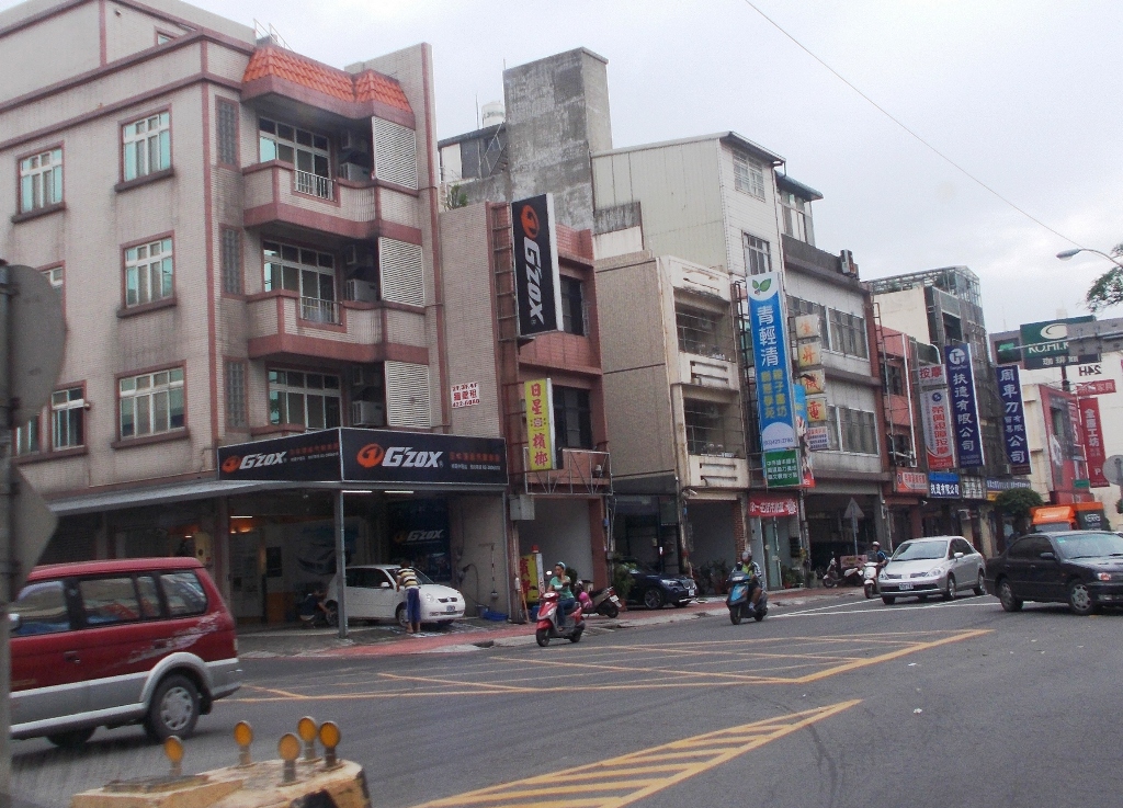 中壢市環北路牆面廣告